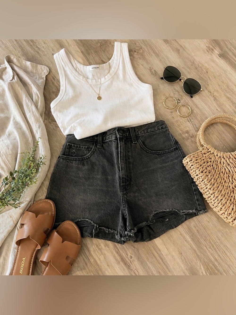 UNIQLO Black Denim Distressed Shorts High Rise Cutoff Size 27 Waist